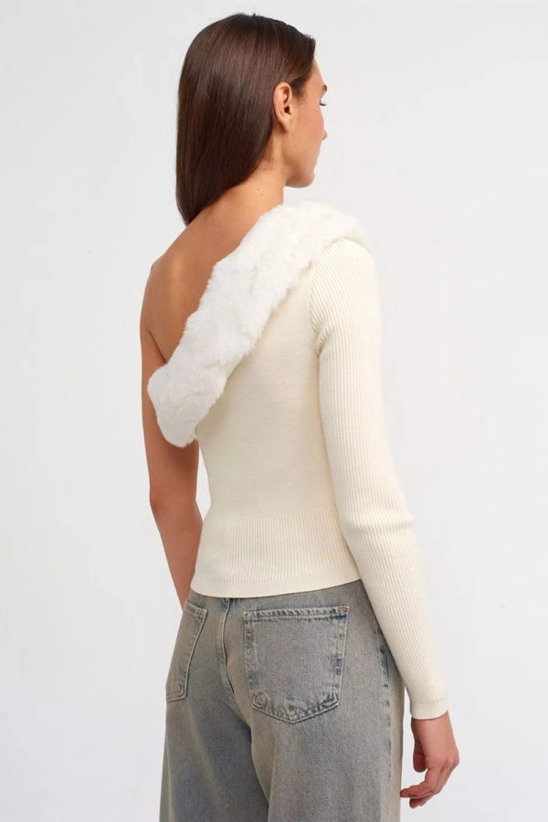 FUR COLLAR ONE SLEEVE SWEATER - Image 3