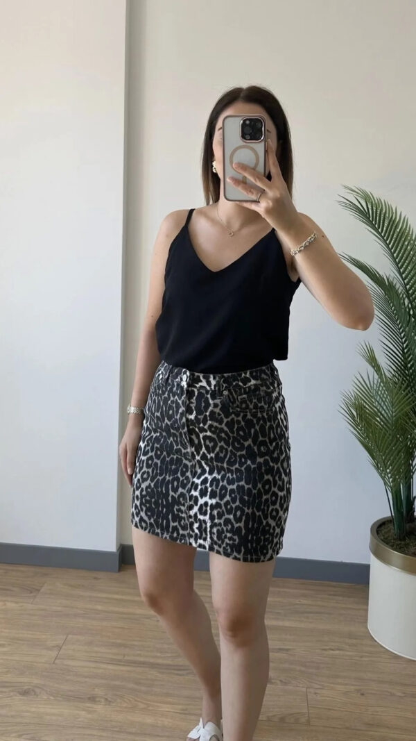 LEOPARD SHORT SKIRT - Image 3